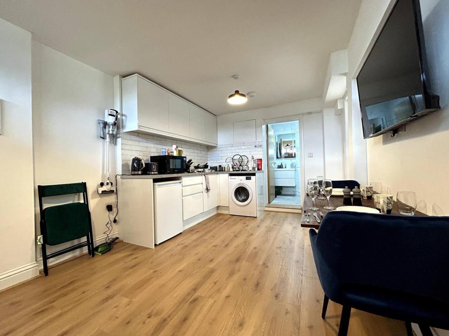 Private 2 Bed Guest House - Van Parking, M25 & A1 Connections Potters Bar Exterior foto