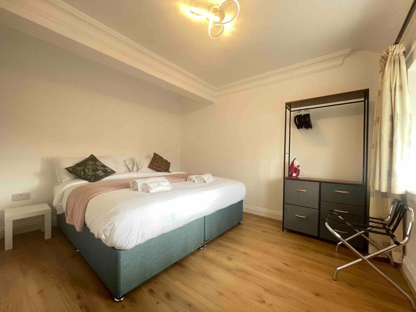 Private 2 Bed Guest House - Van Parking, M25 & A1 Connections Potters Bar Exterior foto