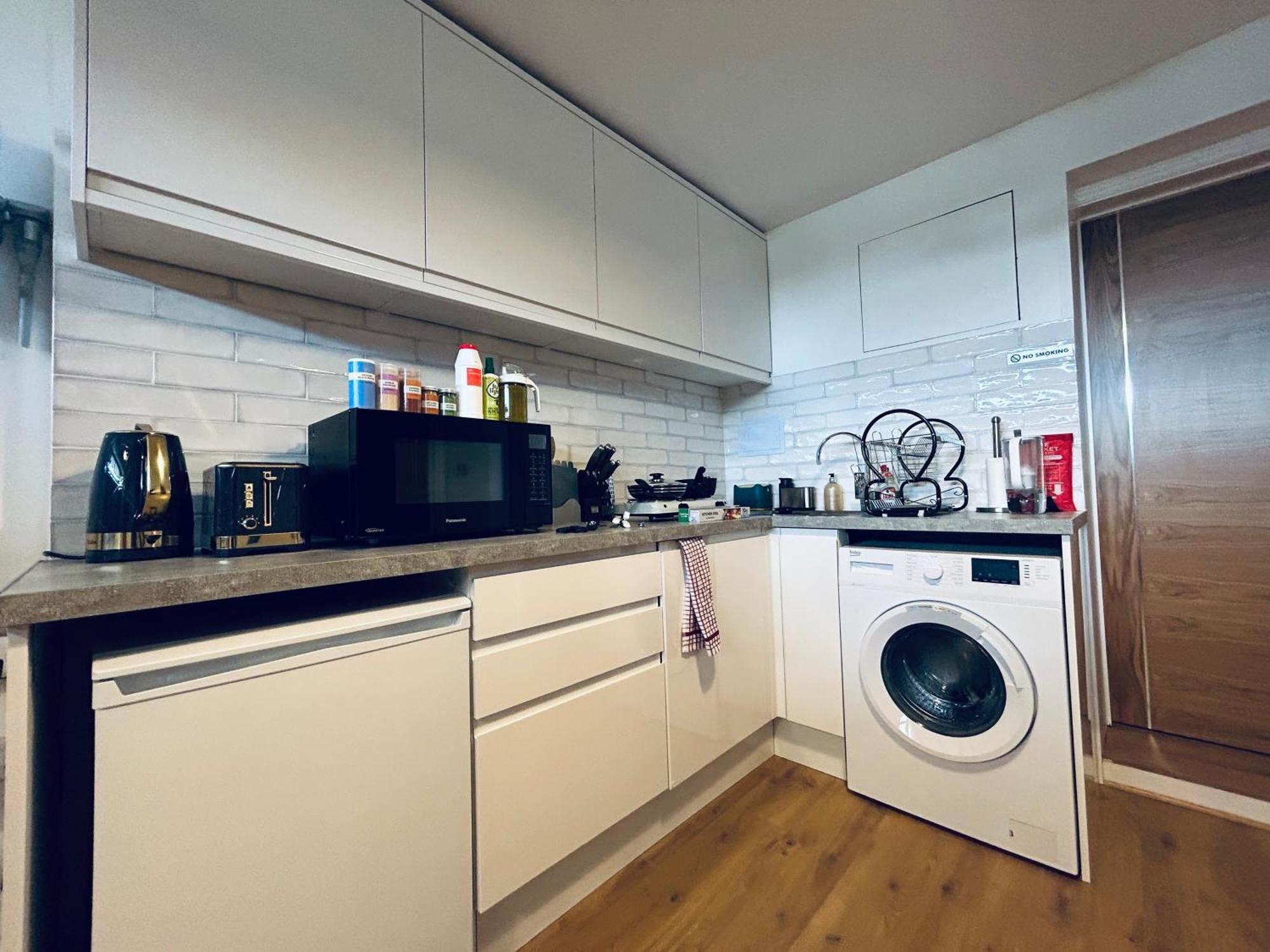 Private 2 Bed Guest House - Van Parking, M25 & A1 Connections Potters Bar Exterior foto