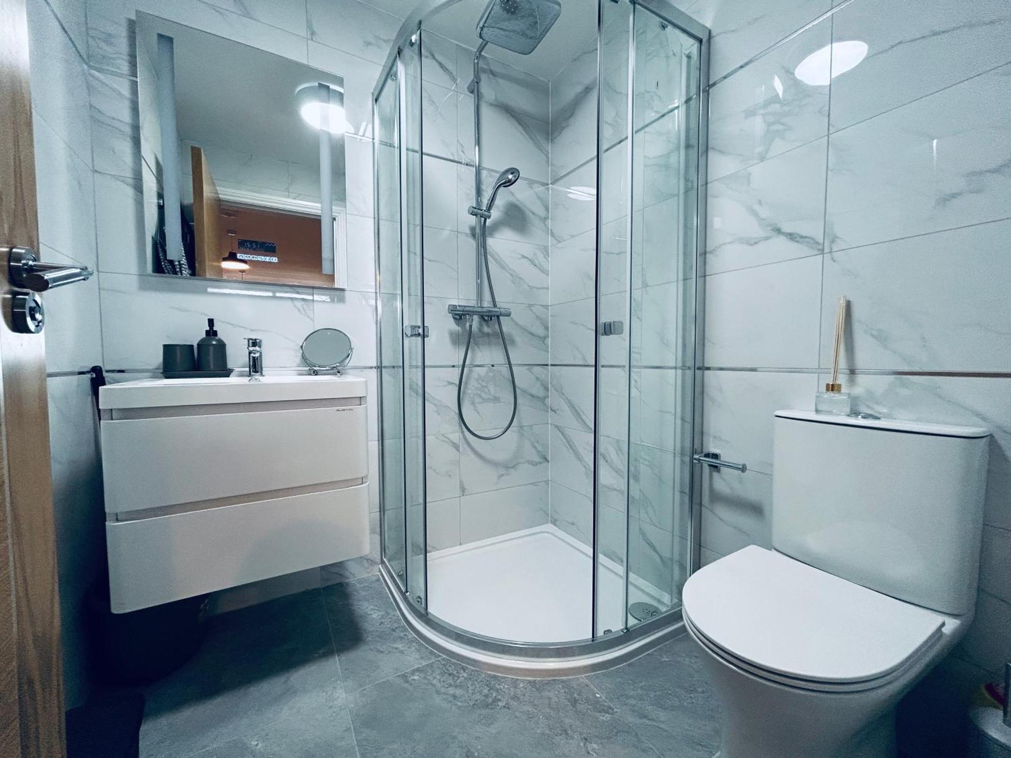 Private 2 Bed Guest House - Van Parking, M25 & A1 Connections Potters Bar Exterior foto